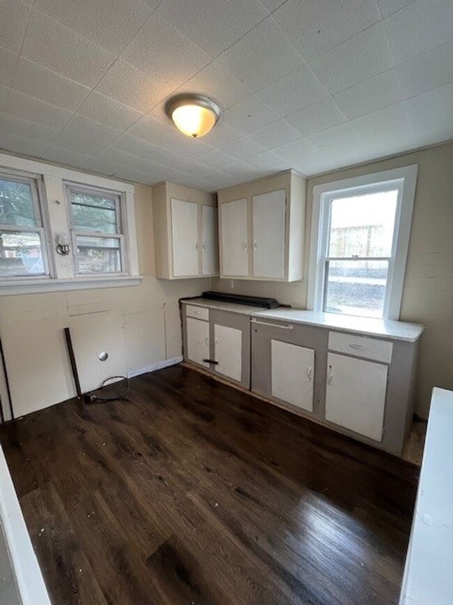 Photo - 4 bedroom 2 bathroom