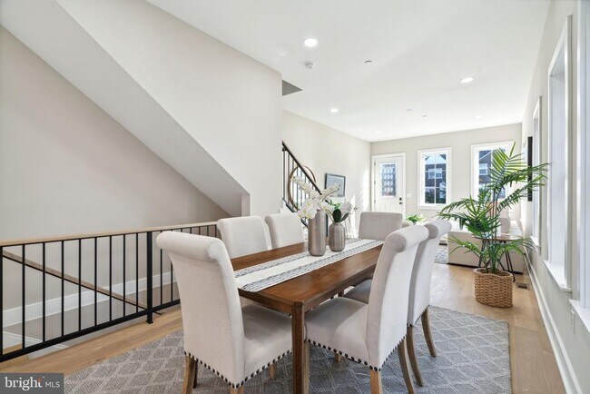 Photo - 345 E Gorgas Ln