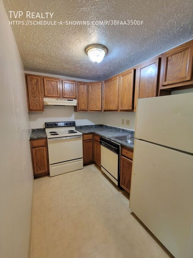 Photo - 1454 W River Rd N