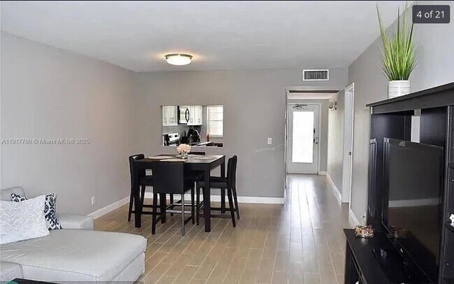 Photo - 9230 Lagoon Pl Unidad 215