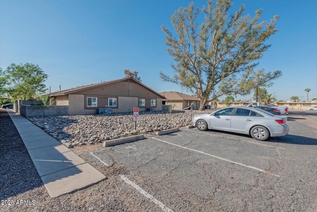 303 E Ludlow Dr Unit D