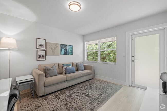 2BR, 2BA - 700SF - Living Room