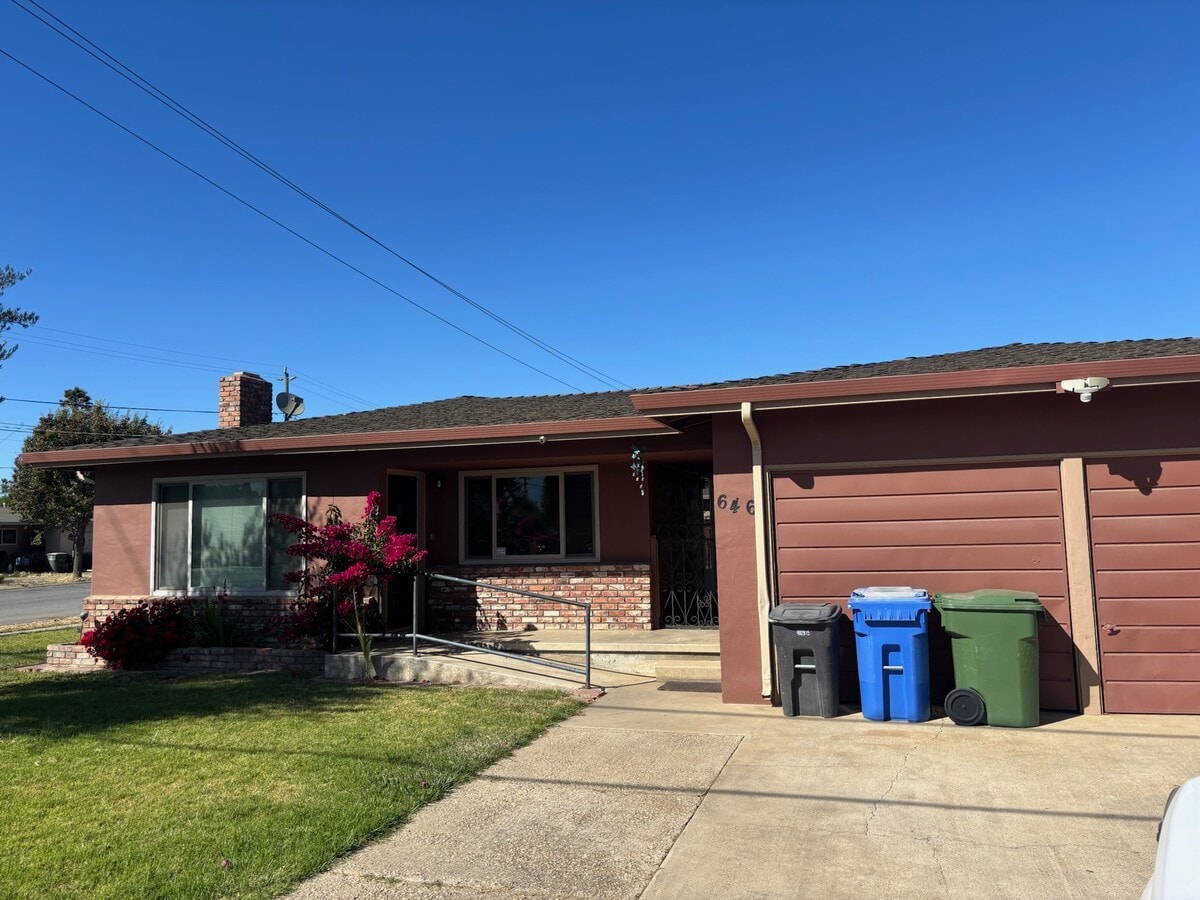 Photo - 646 Center St