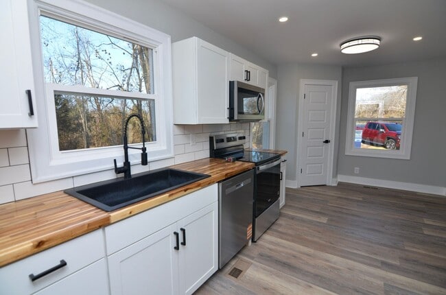 Photo - 2506 Halls Hill Pike