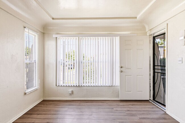Coming Soon - Renovated Hyde Park Gem Near SoFi, LAX & Metro K Line