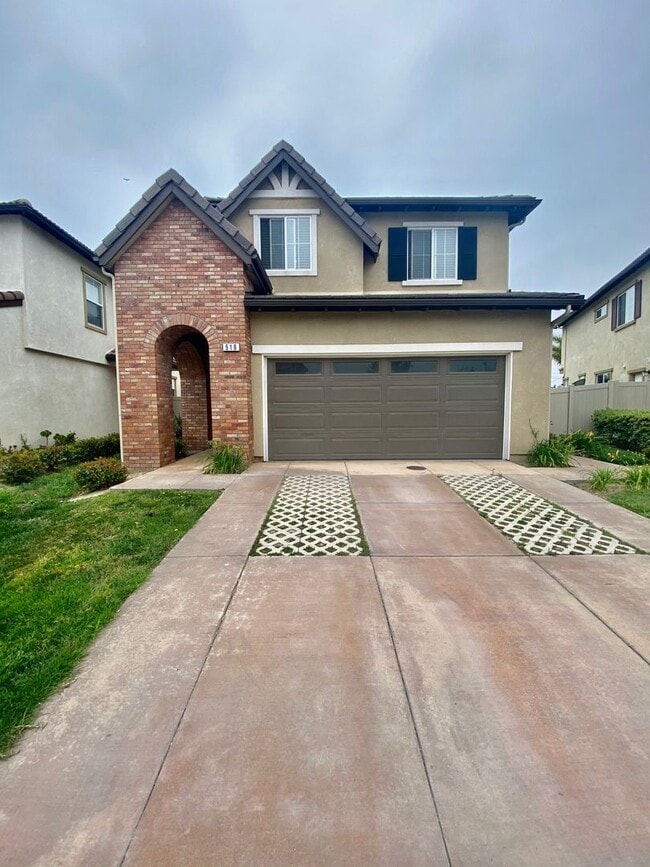 Building Photo - Oxnard- Spacious 3 bedroom in Westwind Com... Rental