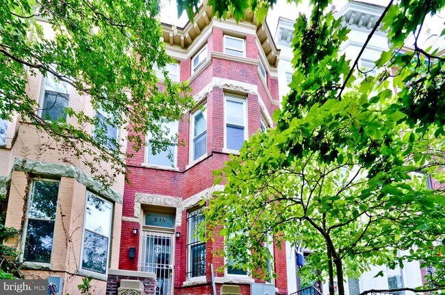 Photo - 118 W St NW Townhome