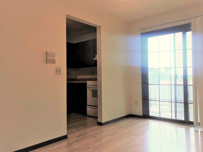 Photo - 2373 Chalet Gardens Rd Unit 3