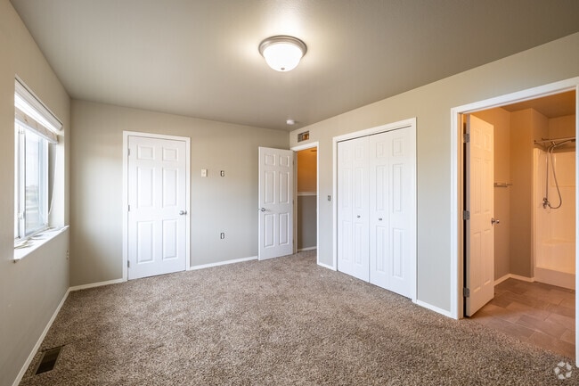 2BR, 2 1/2BA - Bedroom