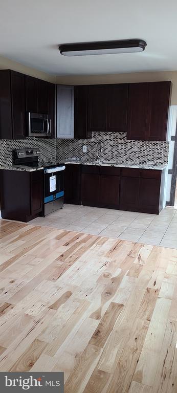 Photo - 1524 Dyre St