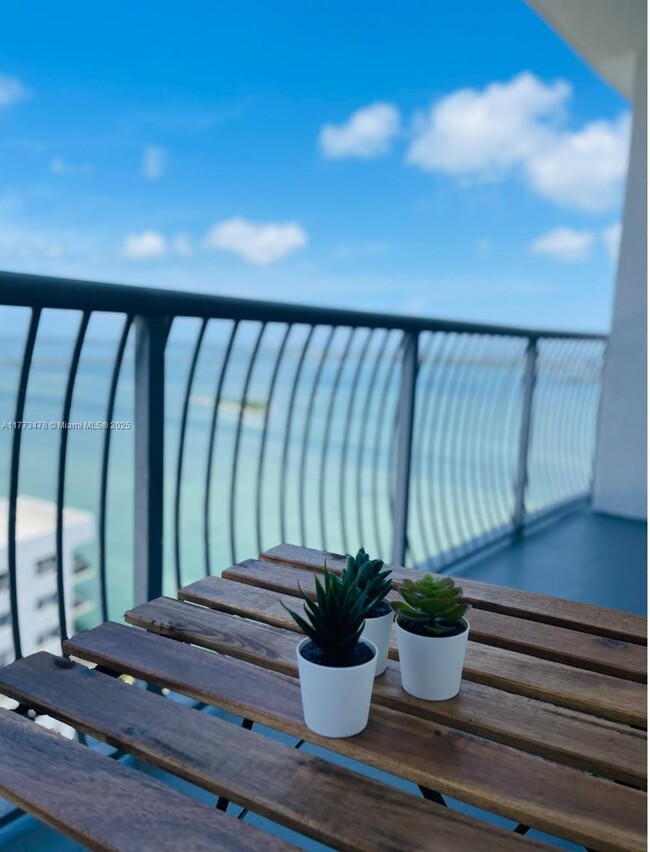 Building Photo - 1750 N Bayshore Dr Unit 4305 Rental