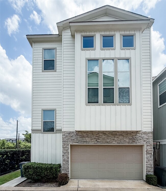 Photo - 1803 Crestdale Dr