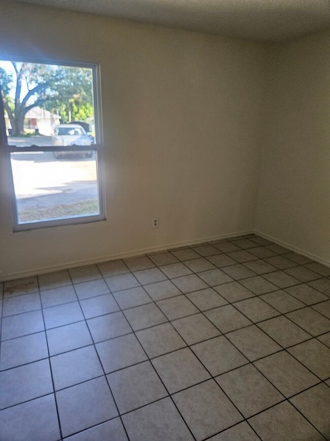 Photo - 2/1 DUPLEX
