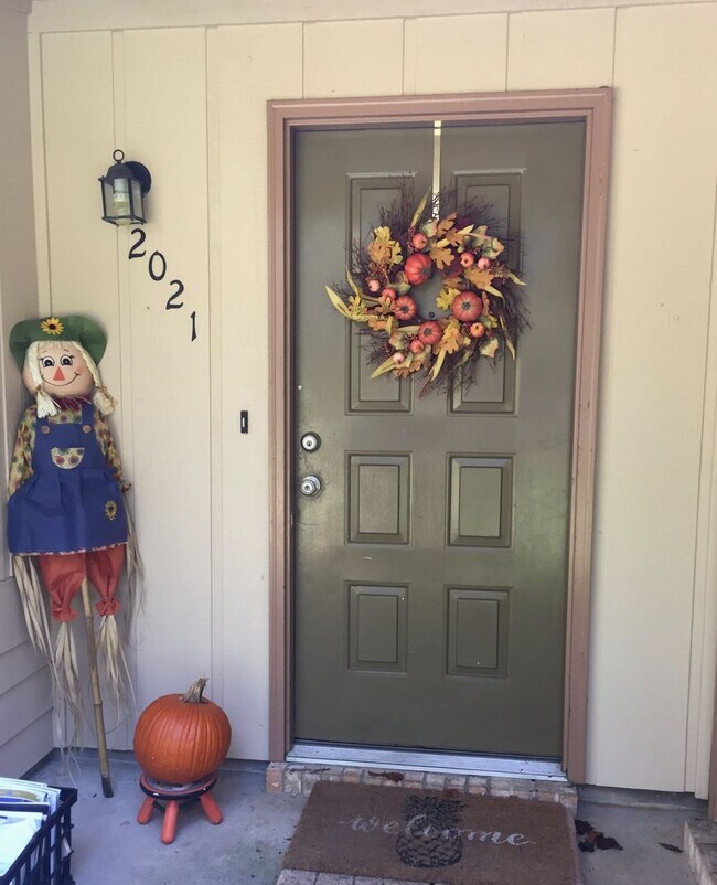 Photo - 2/1 Conveniently located off Miccosukee Road inside Capital Circle