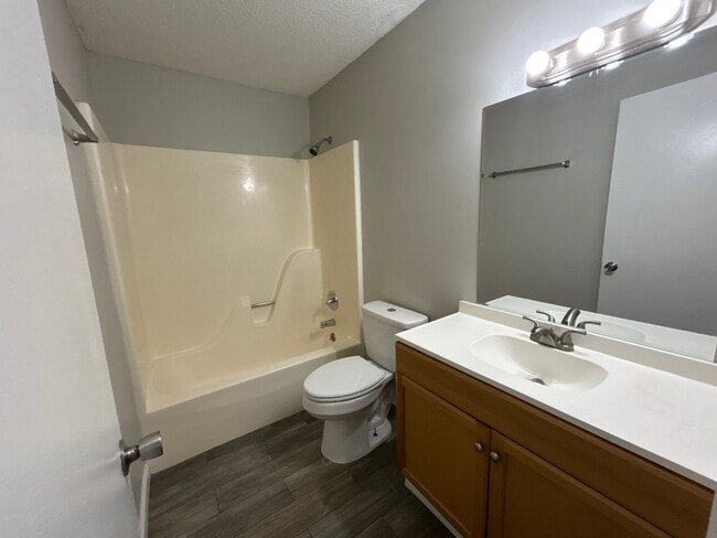 Photo - 25 Georgian Cv Unit L