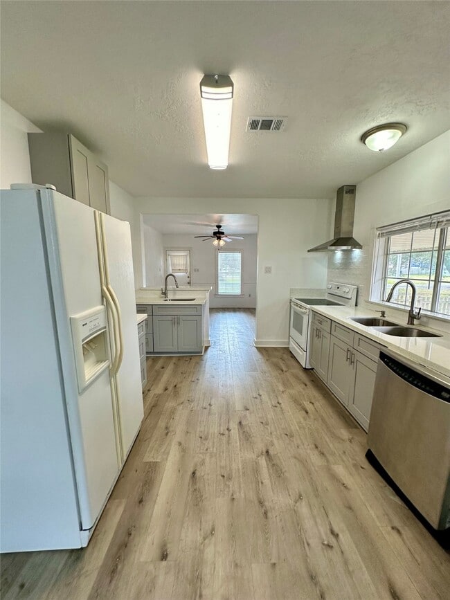 Photo - 5506 David St