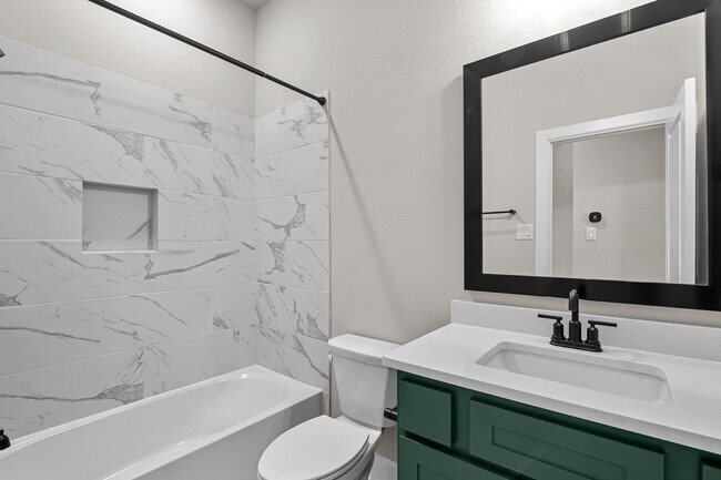 Photo - 139 Amaranth Wy