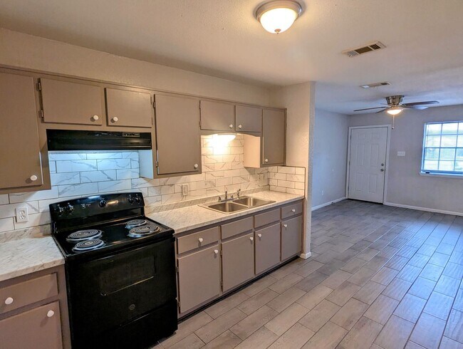 201 W Anderson Ave Unit Anderson B