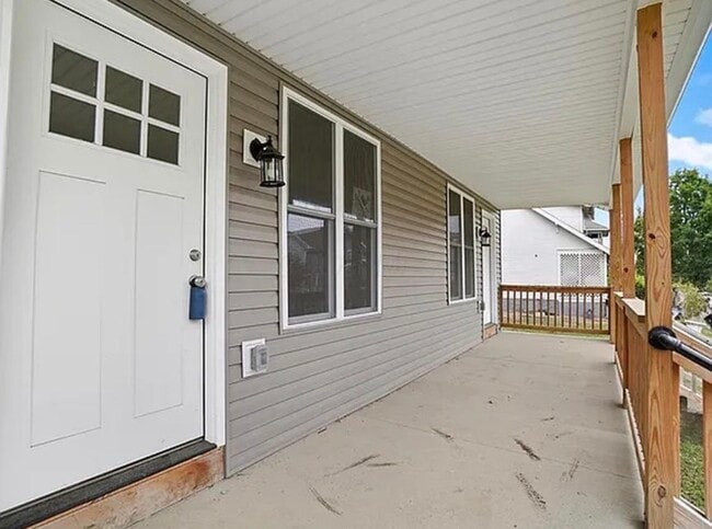 Photo - 782 Seymour Ave