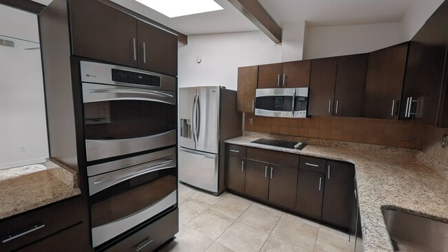 Photo - 5180 Warfield Dr