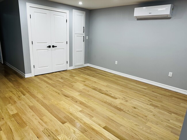 Room - 80 Sunnyside Ave Unit Ground floor