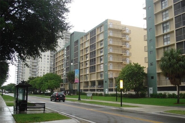 Building Photo - 17500 N Bay Rd Unit S308
