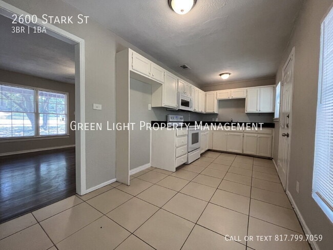 Photo - 2600 Stark St