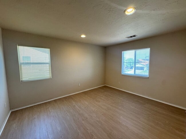 Photo - Spacious SW Bakersfield Home!
