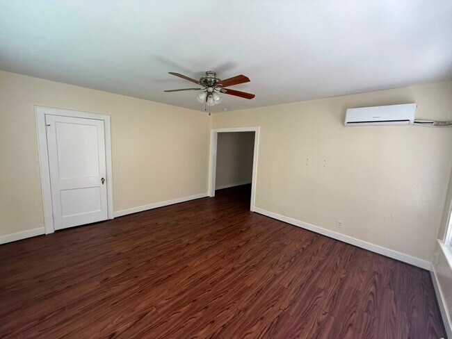 Photo - 1625 Fourcade St