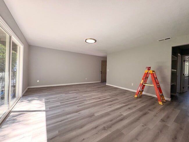 Photo - Beautifully updated Auburn apartment!