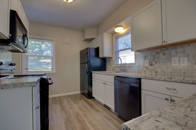 Photo - 2 Bed Bettendorf Home