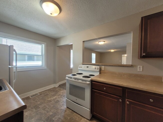Photo - 2 Bedroom, 2 Bathroom Home with large garage!