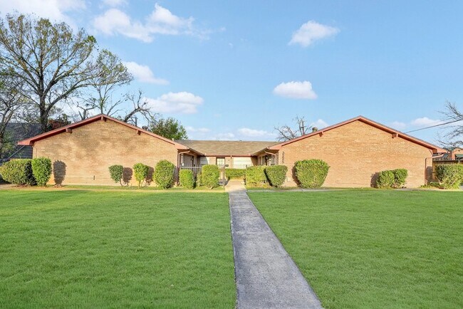 Building Photo - 3225 Crites St