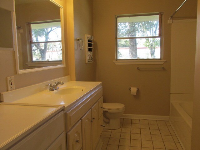 Photo - 2105 Bush Dr