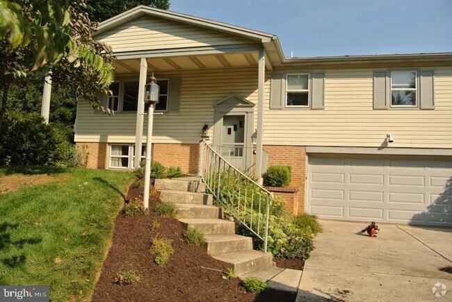 Building Photo - 421 Park Hills Dr Rental