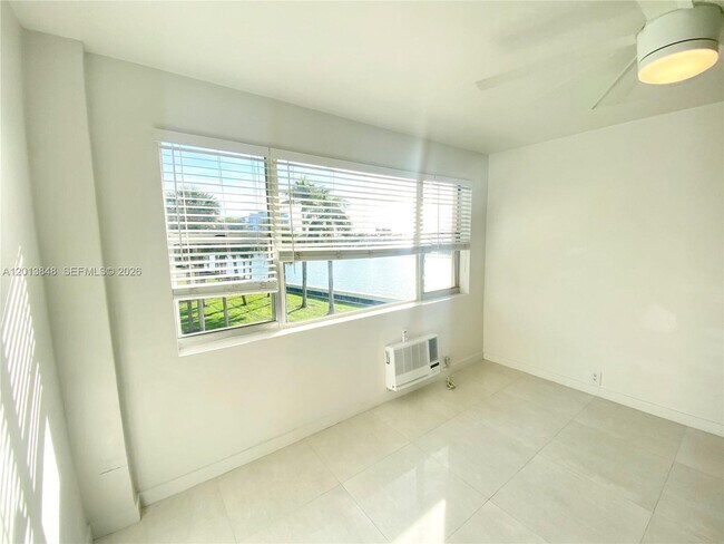 Photo - 6484 Indian Creek Dr Unit 205