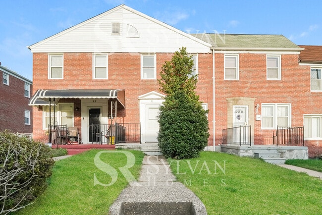 Photo - The living is easy in this 3 bedroom, 1.5 bathroom townhome