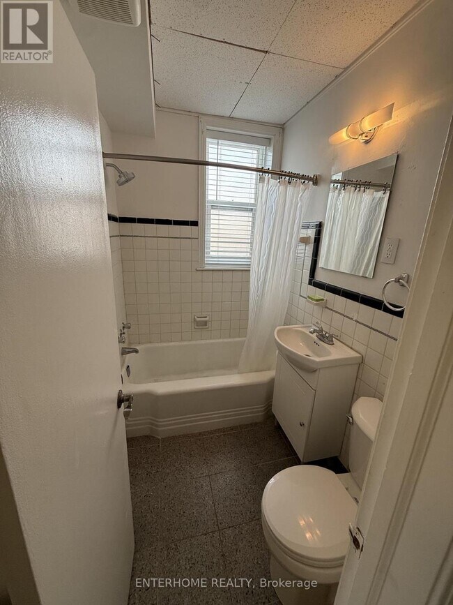 Photo - 51 Queen St E Unit 1