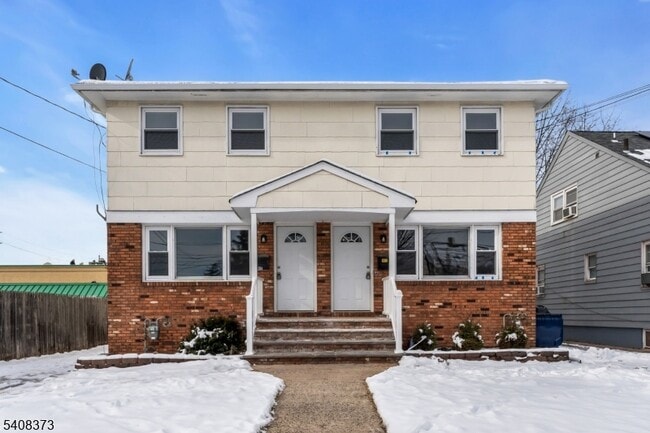 Building Photo - 415 Highland Pl