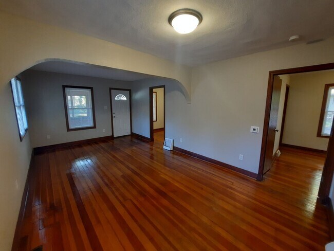 Photo - 2 Bedroom, 1 Bathroom home with hardwood!