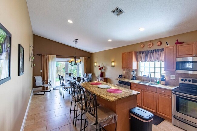 Photo - 10746 Oak Bend Way