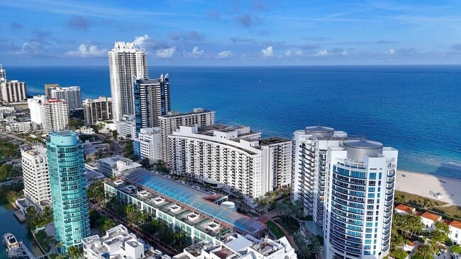 Building Photo - 6039 Collins Ave Unit 311