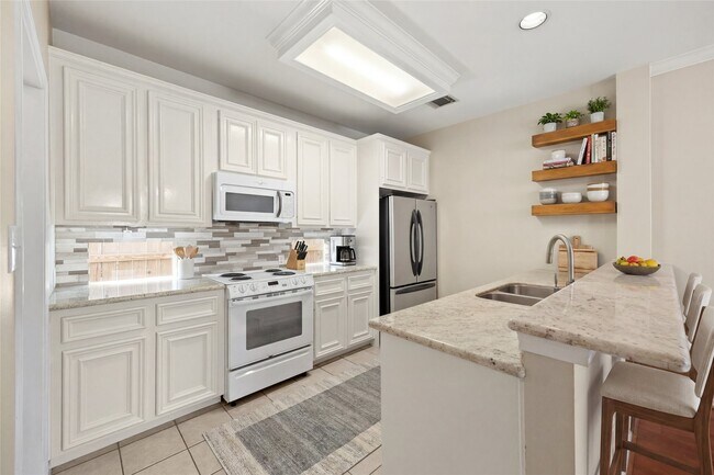 Photo - 1708 Dennis St