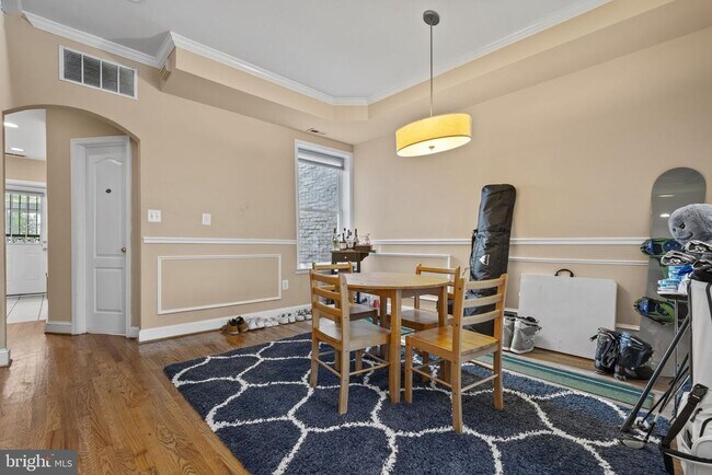 Photo - 128 Thomas St NW
