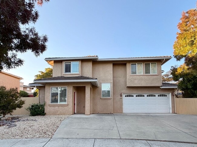 Building Photo - Beautiful 3 Bedroom 2.5 Bathroom Single Family Home Available 8/1/2026 **DO NOT DISTURB TENANTS**