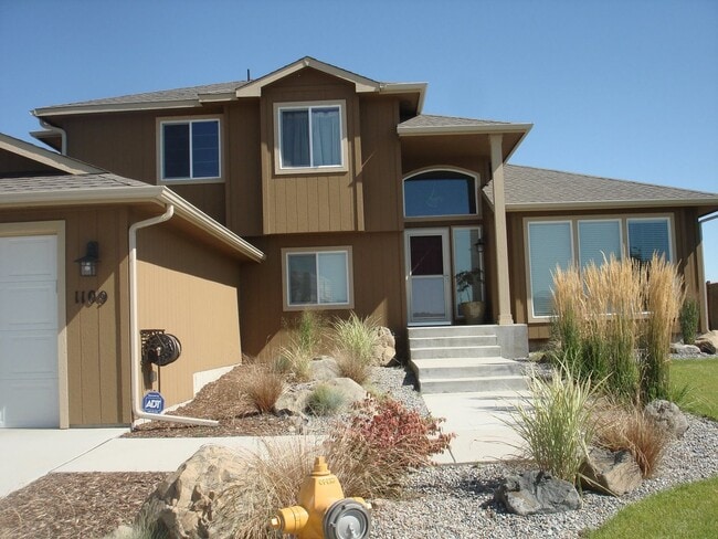 Building Photo - Spacious home in Airway Heights - Updated ...