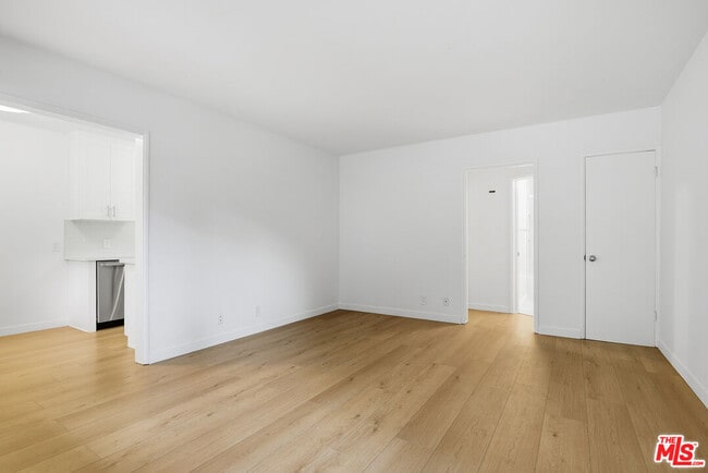 Building Photo - 1944 S Beverly Glen Blvd Unit 2