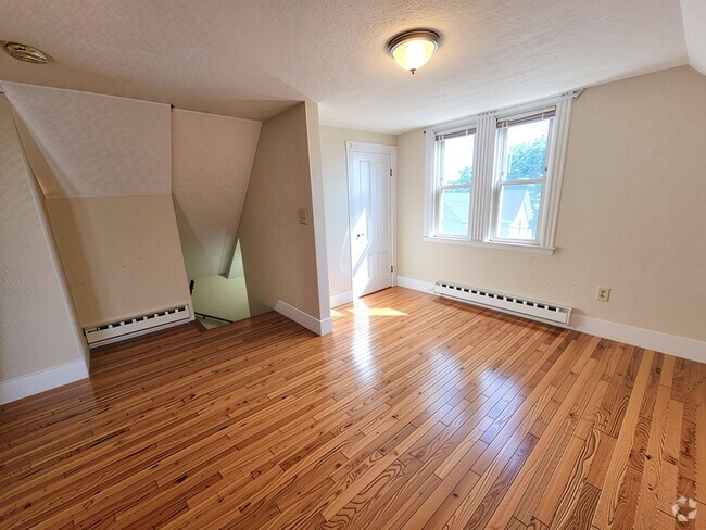 Building Photo - 10 Harvard St Unit 3 Rental