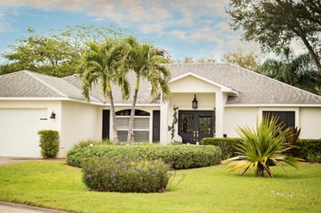 Photo - ANNUAL RENTAL - Beach Cottage with 2 Car Garage 'The Lakehouse' in tropical garden