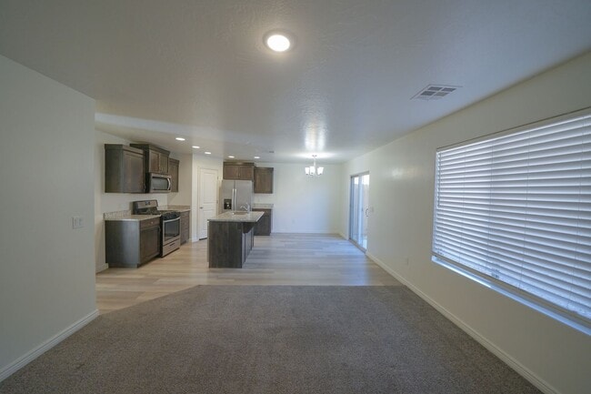 Building Photo - Spacious Townhome for Rent – Prime Location!